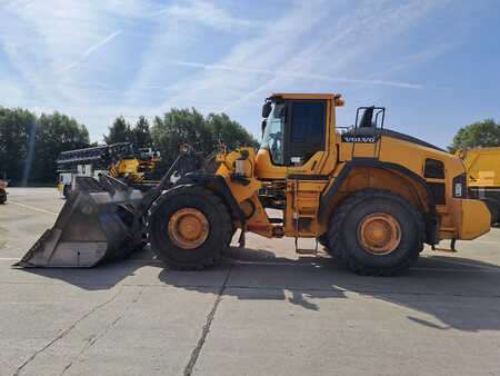 Ładowarki kołowe 2016 Volvo L 180 H (1)