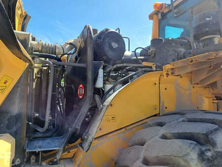 Kolové nakladače 2011 Volvo L180G (16)