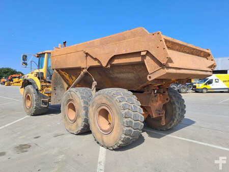 Knickgelenkte Muldenkipper/Dumper 2013 Volvo A25F (2)