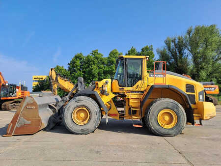 Ładowarki kołowe 2017 Volvo L 180 H (1)