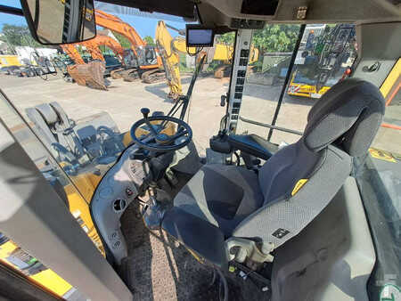 Ładowarki kołowe 2017 Volvo L 180 H (20)