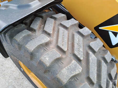 Kolové nakladače 2024 Caterpillar 906 (Bucket+Forks) (15)