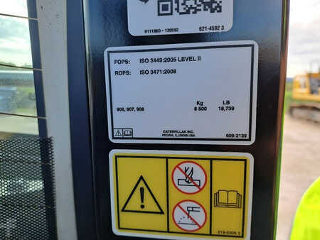 Kolové nakladače 2024 Caterpillar 906 (Bucket+Forks) (24)