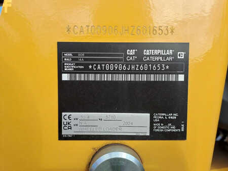 Kolové nakladače 2024 Caterpillar 906 (Bucket+Forks) (8)