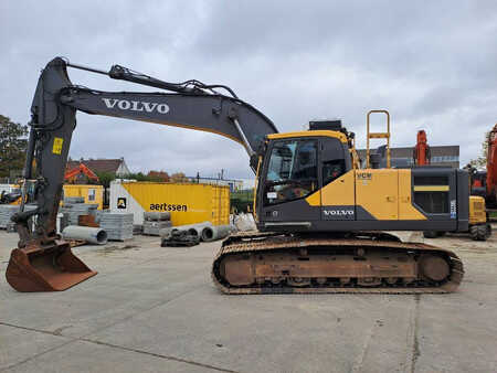 Escavadora de rastos 2015 Volvo EC 220 EL (New Undercarriage) (1)