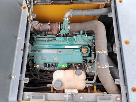 Escavadora de rastos 2015 Volvo EC 220 EL (New Undercarriage) (19)