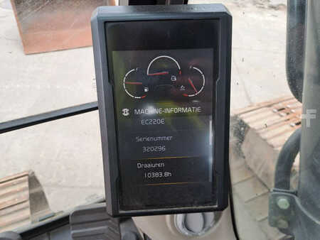 Escavadora de rastos 2015 Volvo EC 220 EL (New Undercarriage) (21)