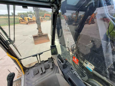 Escavadora de rastos 2015 Volvo EC 220 EL (New Undercarriage) (22)