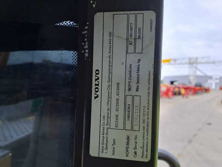 Escavadora de rastos 2015 Volvo EC 220 EL (New Undercarriage) (23)