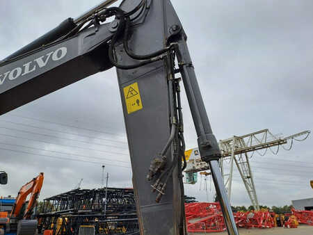 Escavadora de rastos 2015 Volvo EC 220 EL (New Undercarriage) (9)