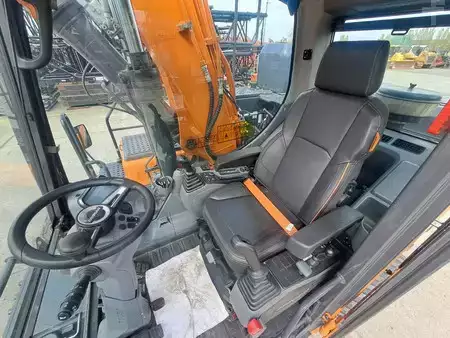Escavatori gommati 2023 Doosan DX160W-7 (22)