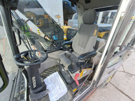 Escavadora de rodas 2018 Volvo EWR150E + Engcon Rototilt (18)