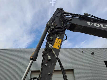 Escavadora de rodas 2018 Volvo EWR150E + Engcon Rototilt (7)