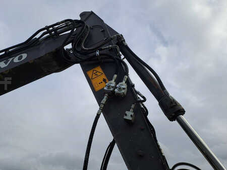 Escavadora de rodas 2018 Volvo EWR150E + Engcon Rototilt (8)