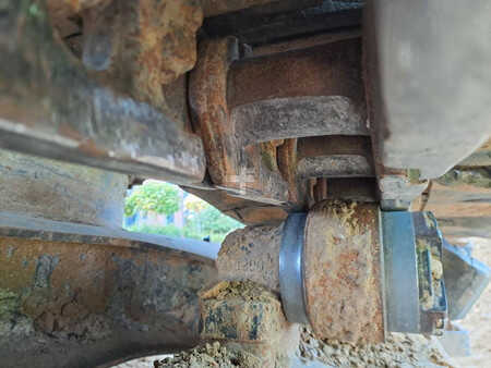 Korečková rýpadla 2007 Hitachi ZX135US (13)