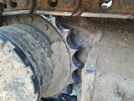 Korečková rýpadla 2007 Hitachi ZX135US (14)