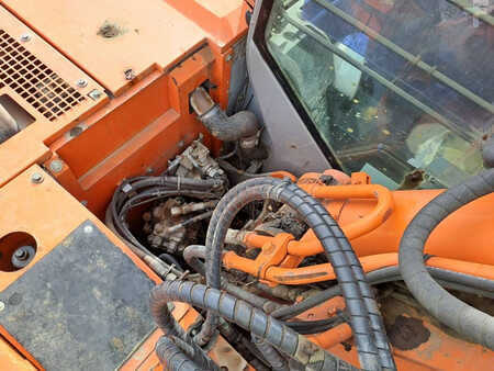 Korečková rýpadla 2007 Hitachi ZX135US (18)