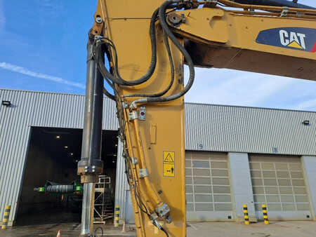 Kettenbagger 2019 Caterpillar 374FL (8)