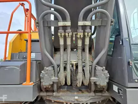 Escavatori cingolati 2022 Volvo EC 350 EL (10)