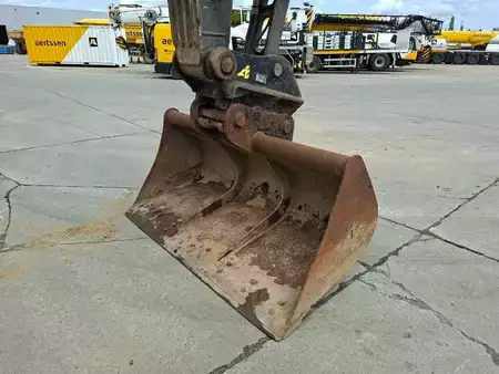 Bæltegraver 2017 Volvo ECR 235 EL (+3 buckets) (16)