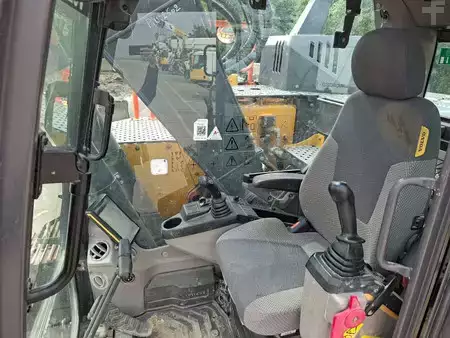 Bæltegraver 2017 Volvo ECR 235 EL (+3 buckets) (8)