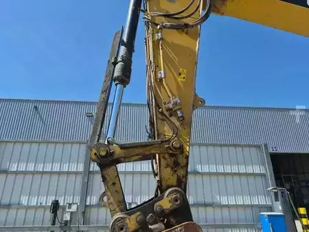 Rupsgraafmachines 2019 Caterpillar 326 FL (16)