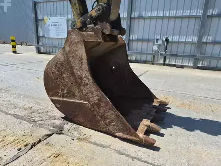 Rupsgraafmachines 2019 Caterpillar 326 FL (22)