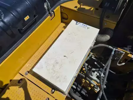 Rupsgraafmachines 2019 Caterpillar 326 FL (25)
