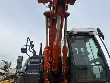 Escavatori gommati 2018 Hitachi ZX140W-6 (3 Pieces available) (17)