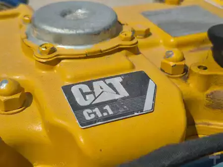 Rolos em tandem 2018 Caterpillar CB1.7 (11)