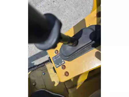 Rolos em tandem 2018 Caterpillar CB1.7 (15)