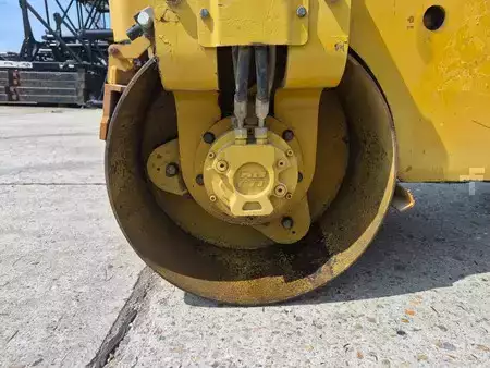 Rolos em tandem 2018 Caterpillar CB1.7 (16)