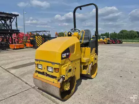 Rolos em tandem 2018 Caterpillar CB1.7 (2)