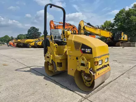 Rolos em tandem 2018 Caterpillar CB1.7 (4)