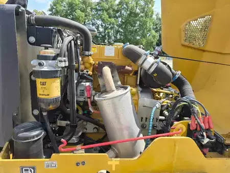 Rolos em tandem 2018 Caterpillar CB1.7 (9)