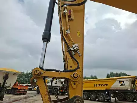 Korečková rýpadla 2020 Caterpillar 320 (13)
