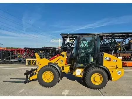 Chargeuse sur pneus 2023 Caterpillar 906 (1)