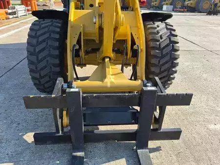 Chargeuse sur pneus 2023 Caterpillar 906 (16)