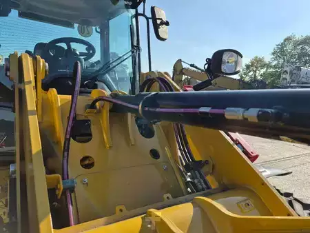 Chargeuse sur pneus 2023 Caterpillar 906 (17)
