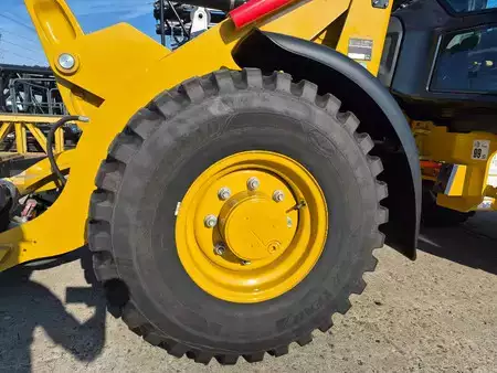 Chargeuse sur pneus 2023 Caterpillar 906 (19)