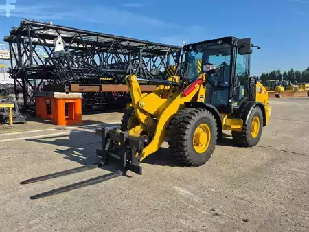 Chargeuse sur pneus 2023 Caterpillar 906 (2)
