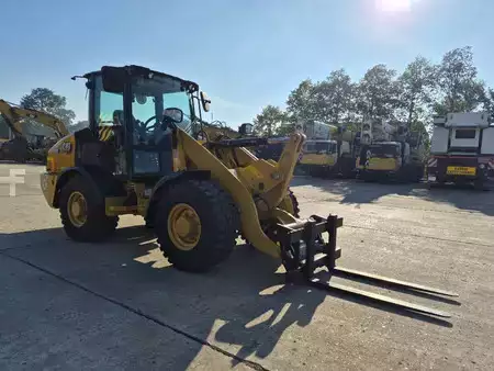 Chargeuse sur pneus 2023 Caterpillar 906 (4)