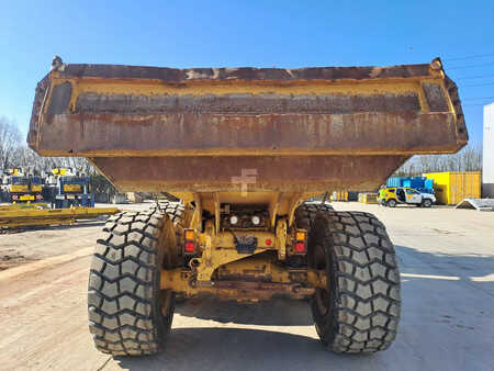Articulated Dump Trucks 2017 Caterpillar 725C2 (3)