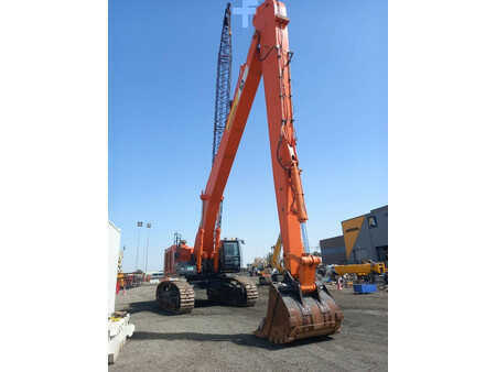 Beltegraver 2019 Hitachi ZX870-5G LR 21m (Abu Dhabi) (4)