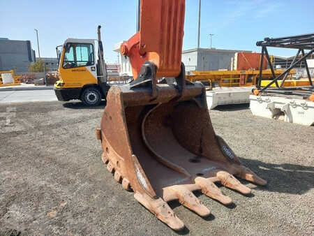 Beltegraver 2019 Hitachi ZX870-5G LR 21m (Abu Dhabi) (5)
