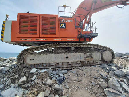 Korečková rýpadla 2019 Hitachi EX1200-6 28m ( Abu Dhabi ) (21)