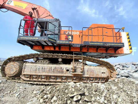 Korečková rýpadla 2019 Hitachi EX1200-6 28m ( Abu Dhabi ) (4)