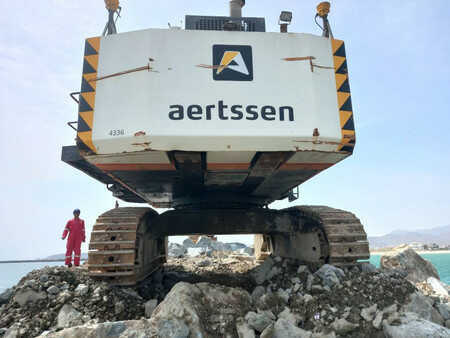 Korečková rýpadla 2019 Hitachi EX1200-6 28m ( Abu Dhabi ) (7)
