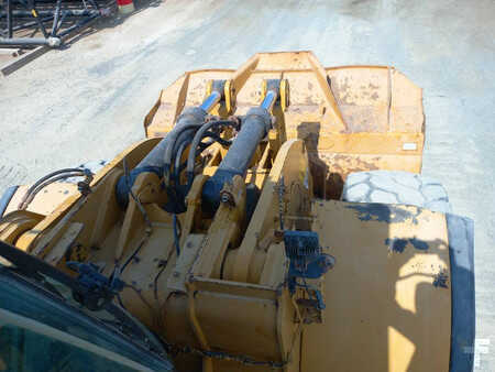Kolové nakladače 2017 Caterpillar 980L (Abu Dhabi) (18)