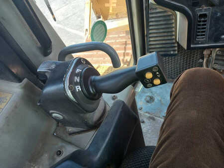 Bulldozers 2008 Caterpillar D6T LGP (Abu Dhabi) (24)